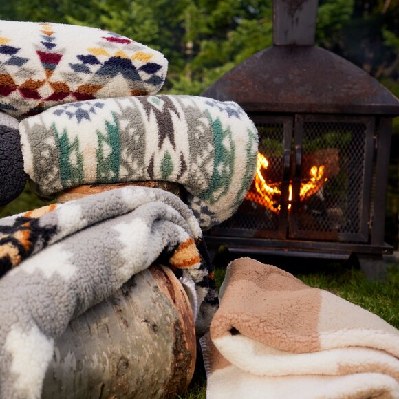 Luxe Home Decor Classic Faux Fur Throw | 1-Piece | Taupe plaid combo | 50"x60" - Picture 10 of 11